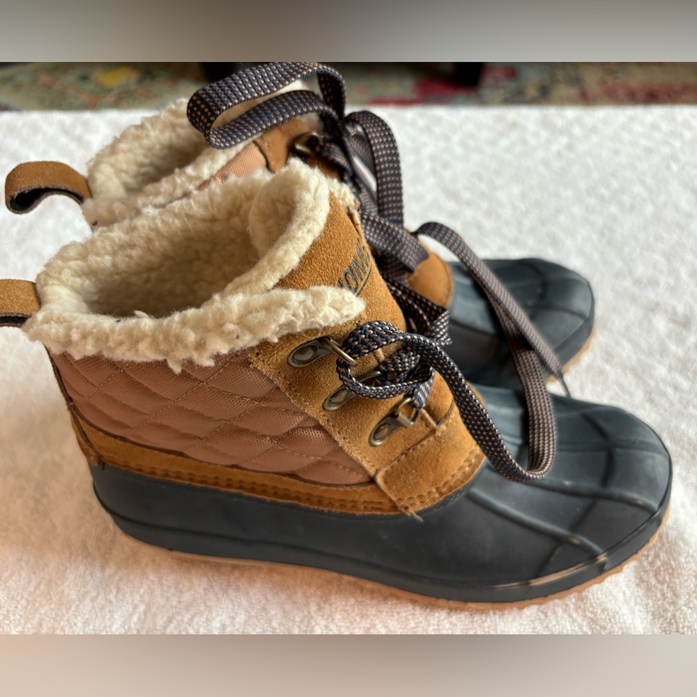 Khombu Waterproof Snow Boots - size 7